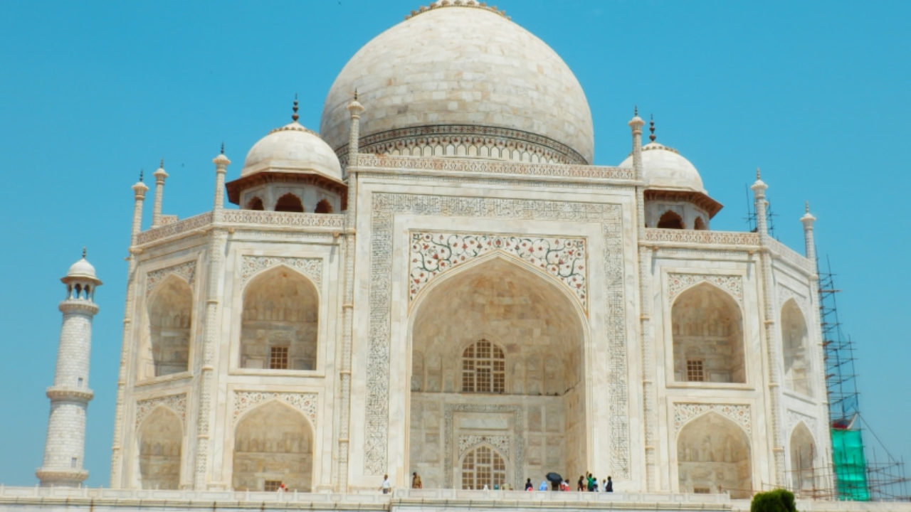 タージマハルの周りを歩きながら歴史を想う 新しい旅に出る準備はいつだって出来ている